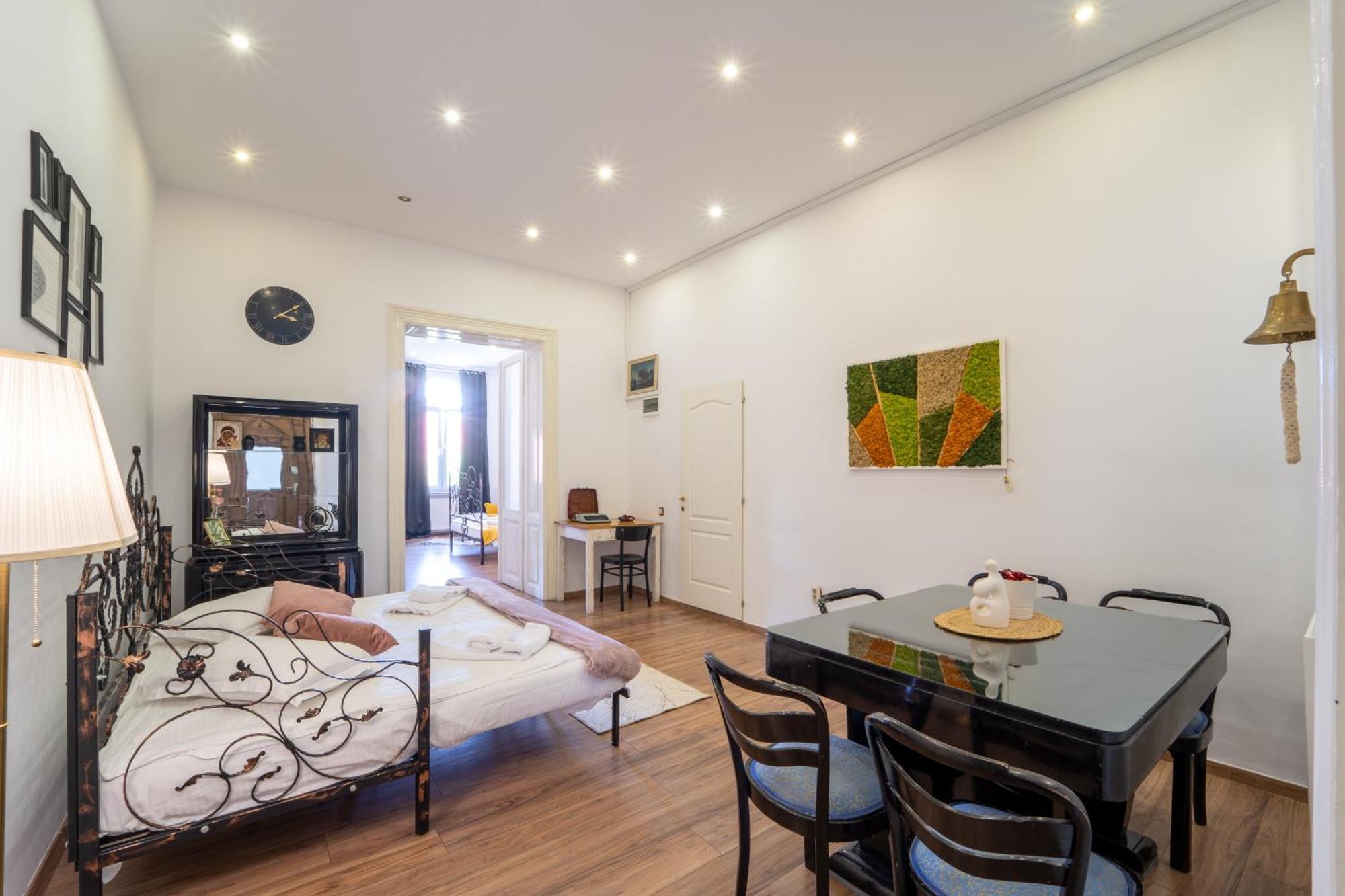 Cozy Spacious 5 Star Accommodation In The Heart Of Historic Center Kluż-Napoka Zewnętrze zdjęcie